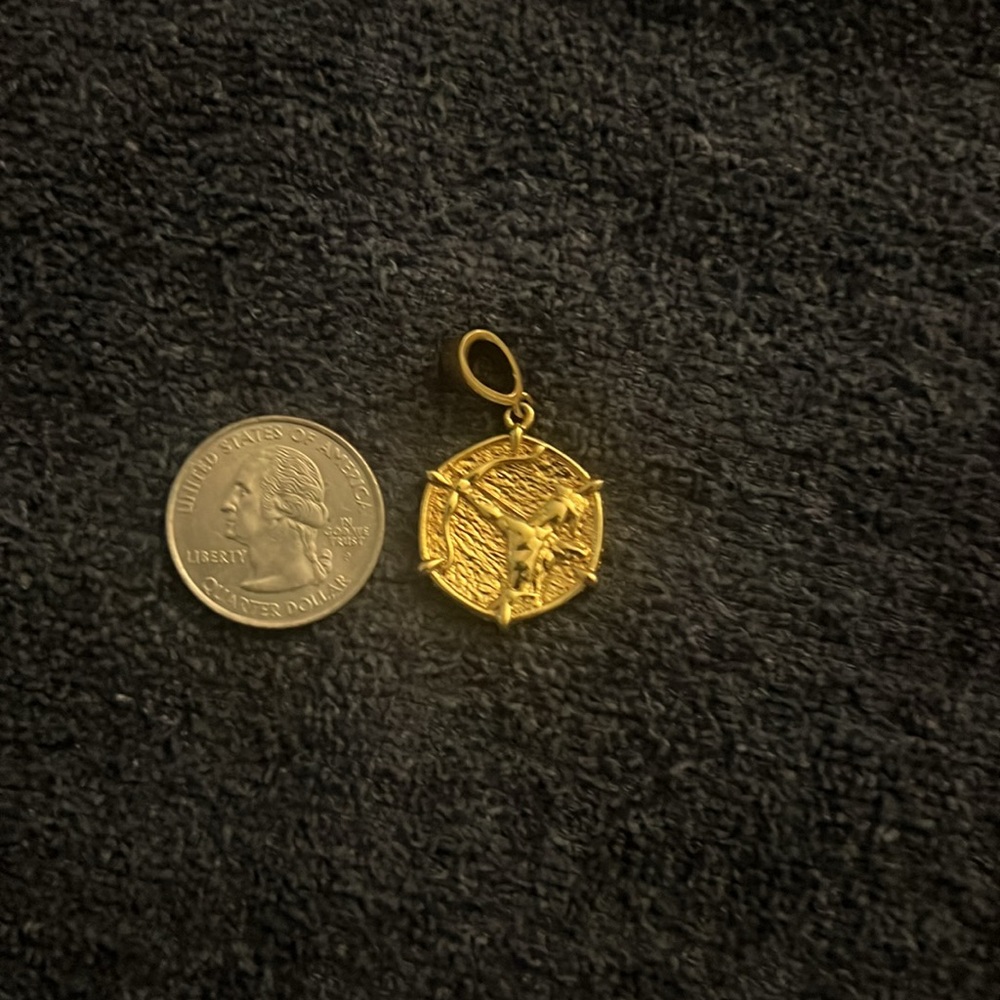 Gold tone solid Sagittarius pendant - Picture 3 of 3